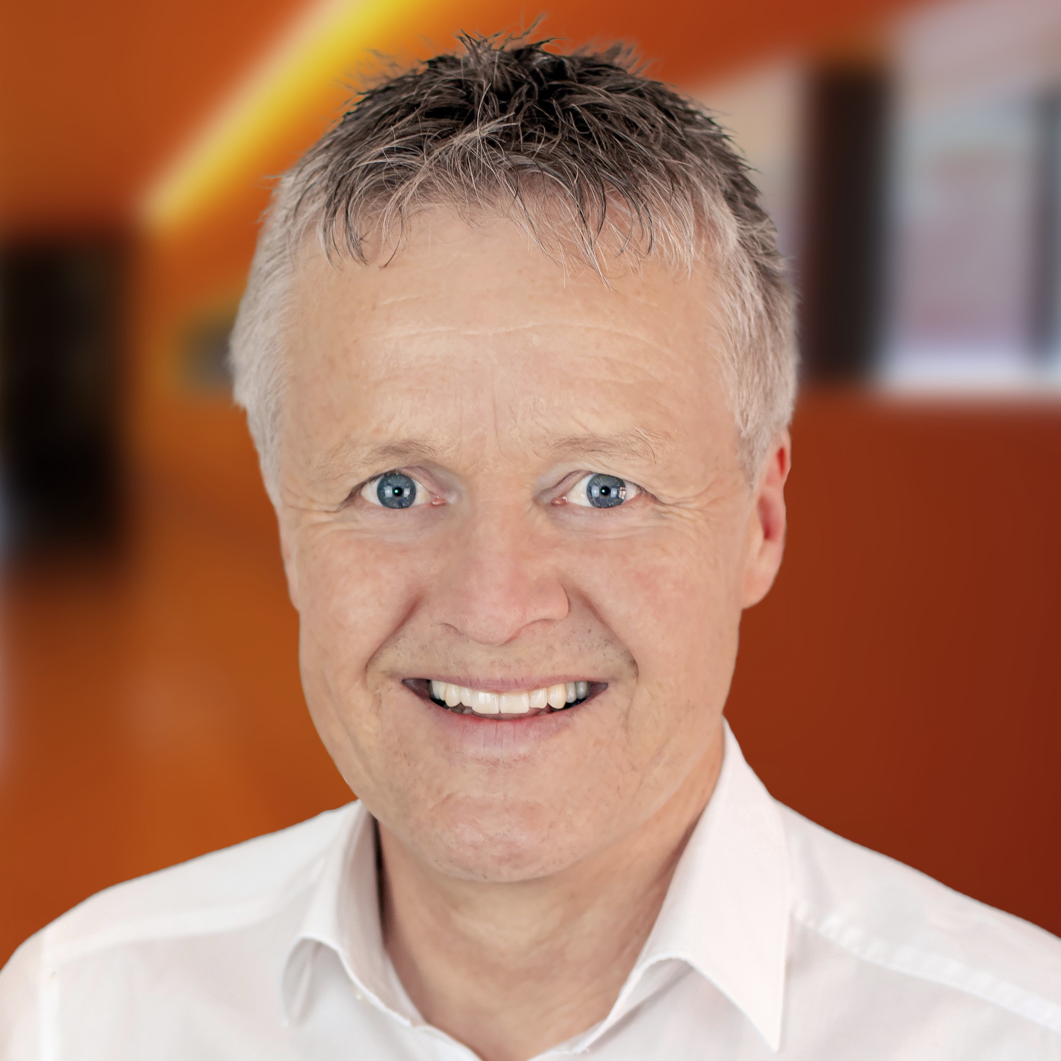 Dietmar Jakobi, Gründer von OikoDimos, erfahrener Coach mit über 25 Jahren Erfahrung in der Begleitung von Menschen